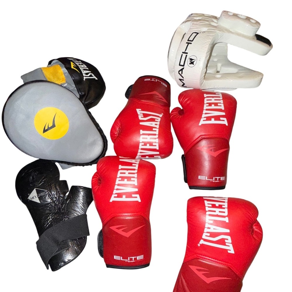 Pre-Owned Everlast Boxing Gear Lot
2 pairs 8 oz Gloves Focus Mitts Headgear